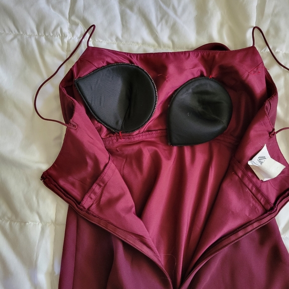 Maroon prom/bridesmaid/evening gown - Picture 4 of 8